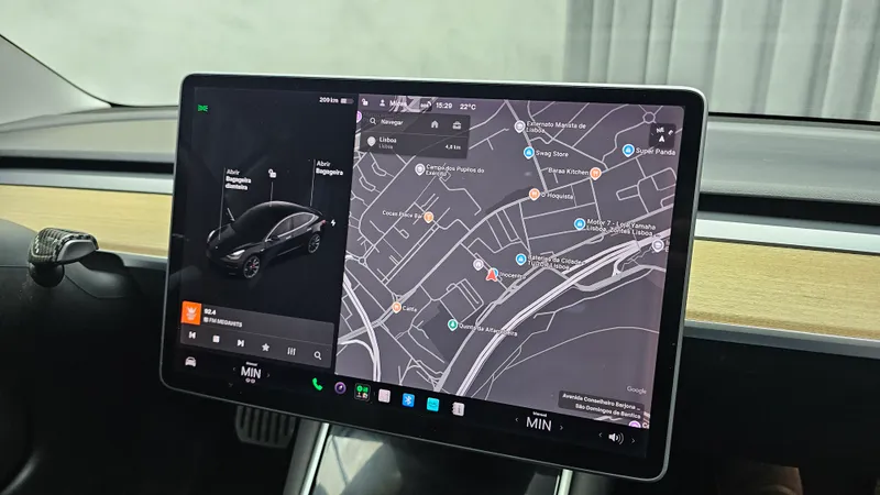 Tesla Model 3 foto 14