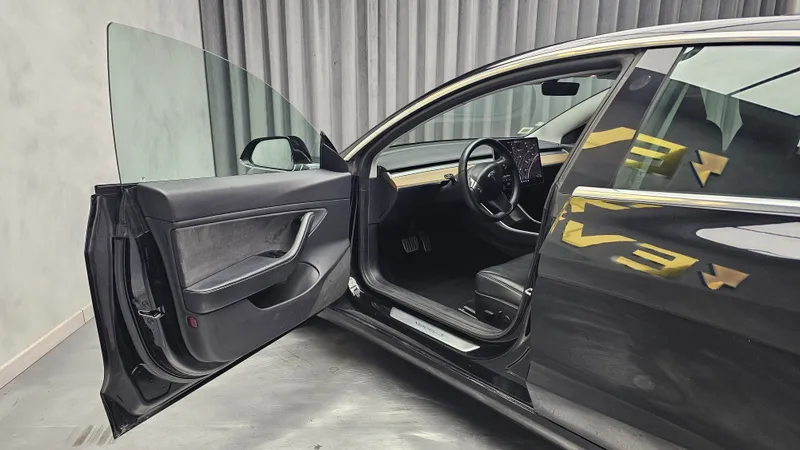 Tesla Model 3 foto 8