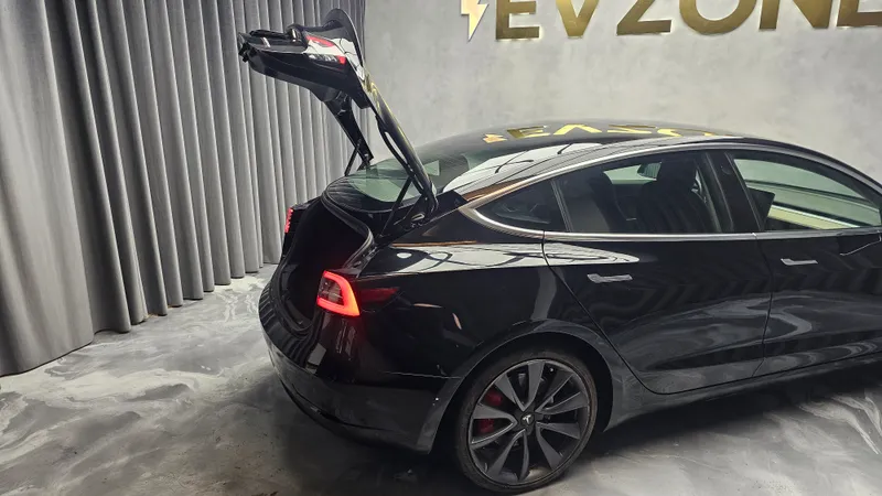 Tesla Model 3 foto 22