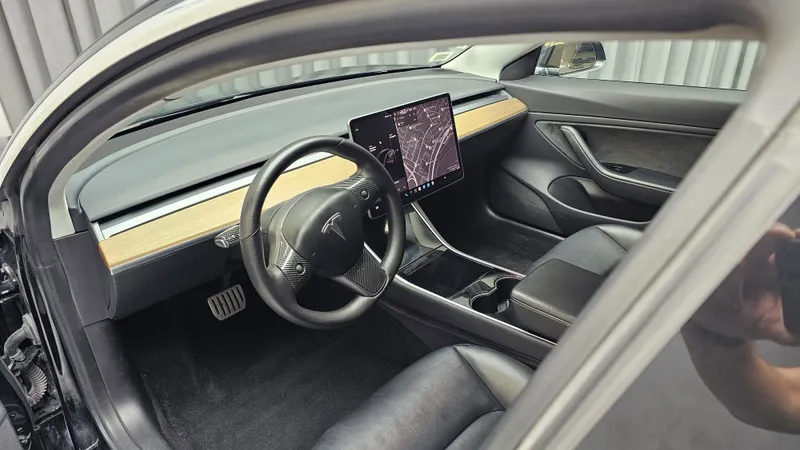 Tesla Model 3 foto 9