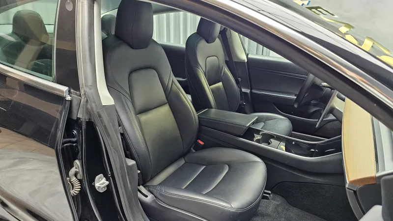 Tesla Model 3 foto 17