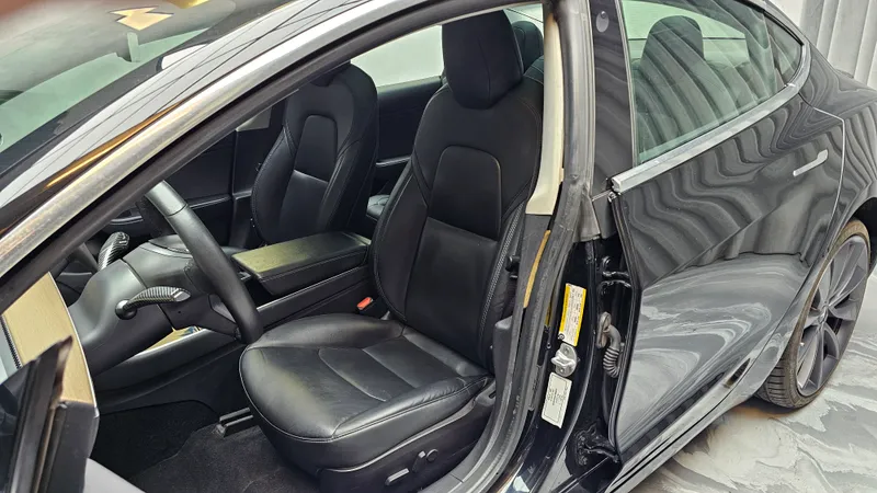Tesla Model 3 foto 16