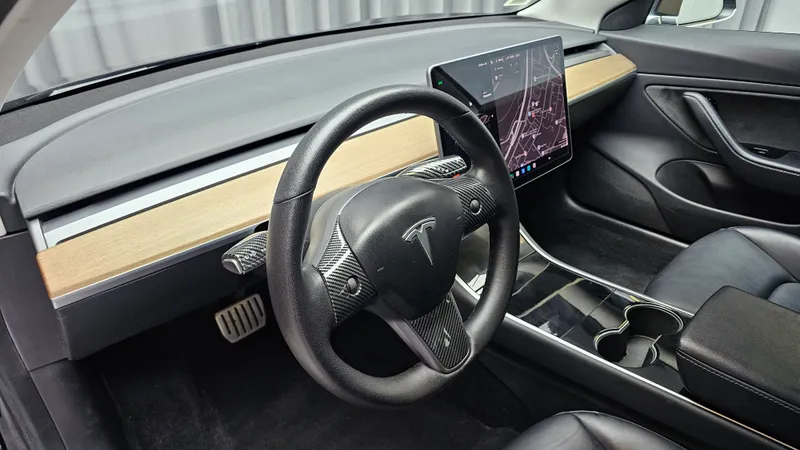 Tesla Model 3 foto 10