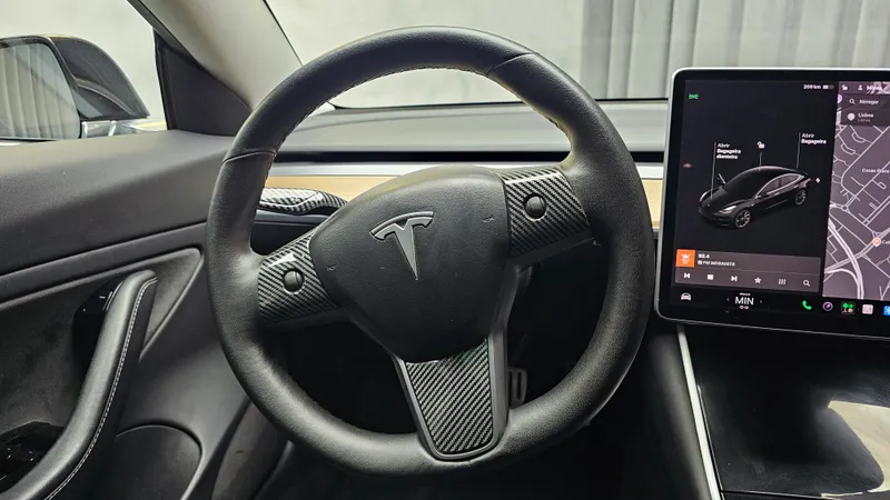 Tesla Model 3 foto 13