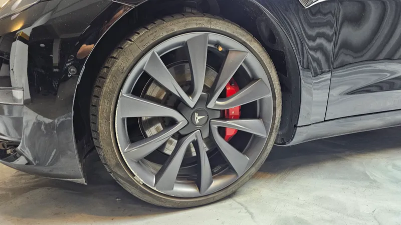 Tesla Model 3 foto 26