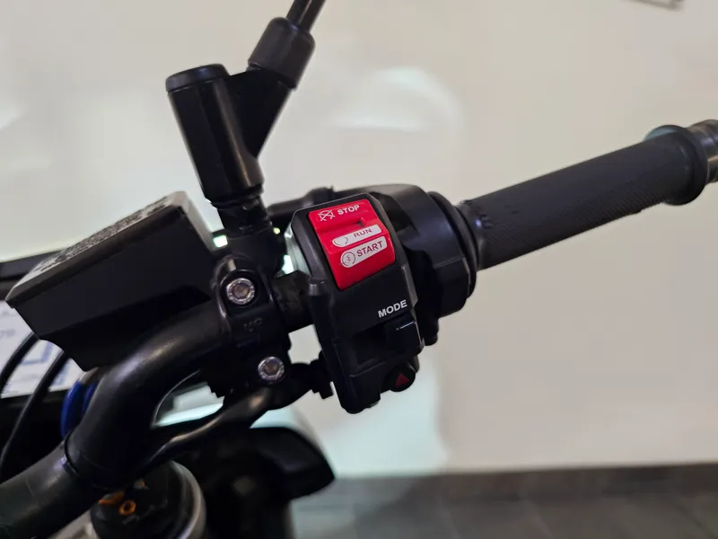 Yamaha MT-10 foto 14