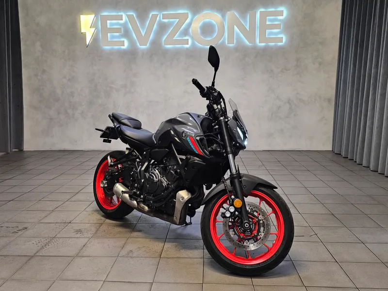 Yamaha MT-07 foto 2
