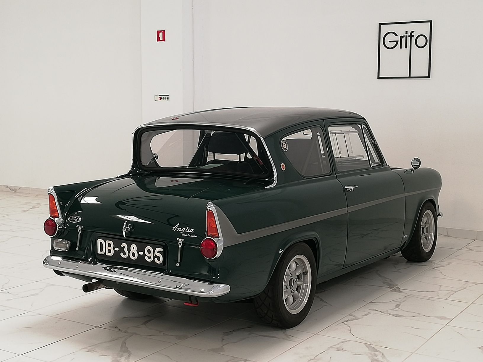 Ford anglia 105e deluxe