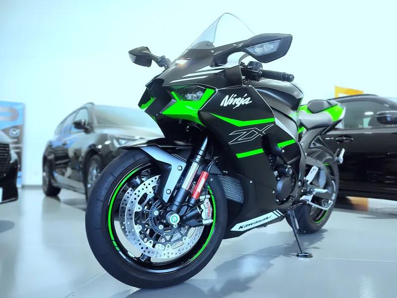 ー Kawasaki Ninja ZX-10R | Paulo Peixoto Automóveis em Maia